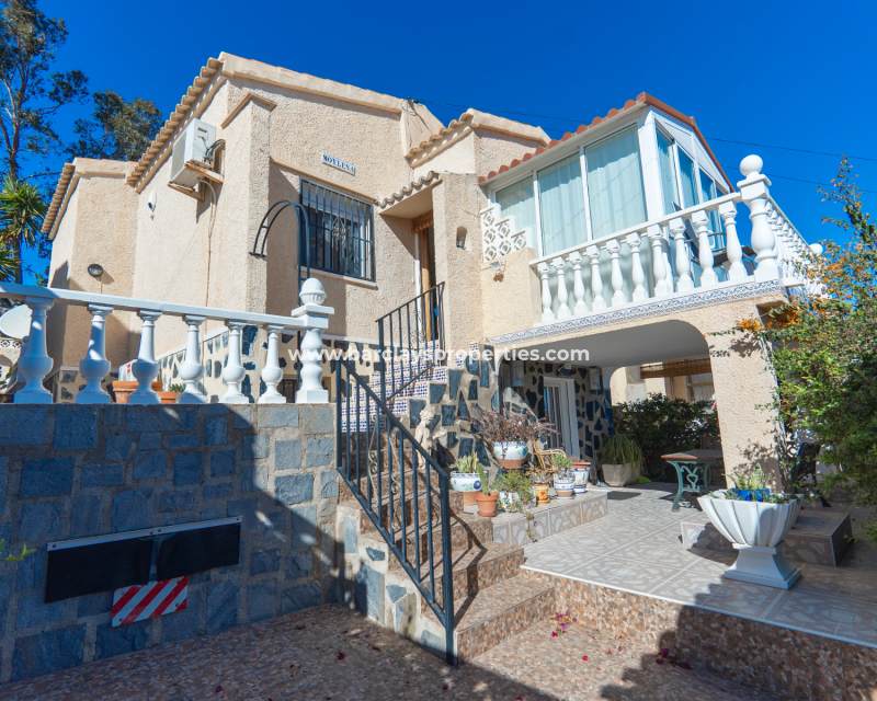 Resale - Freistendhe Villa - Urb. La Marina