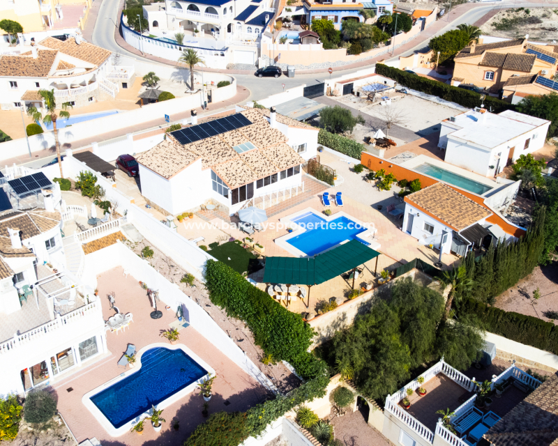 Resale - Freistendhe Villa - Urb. La Marina