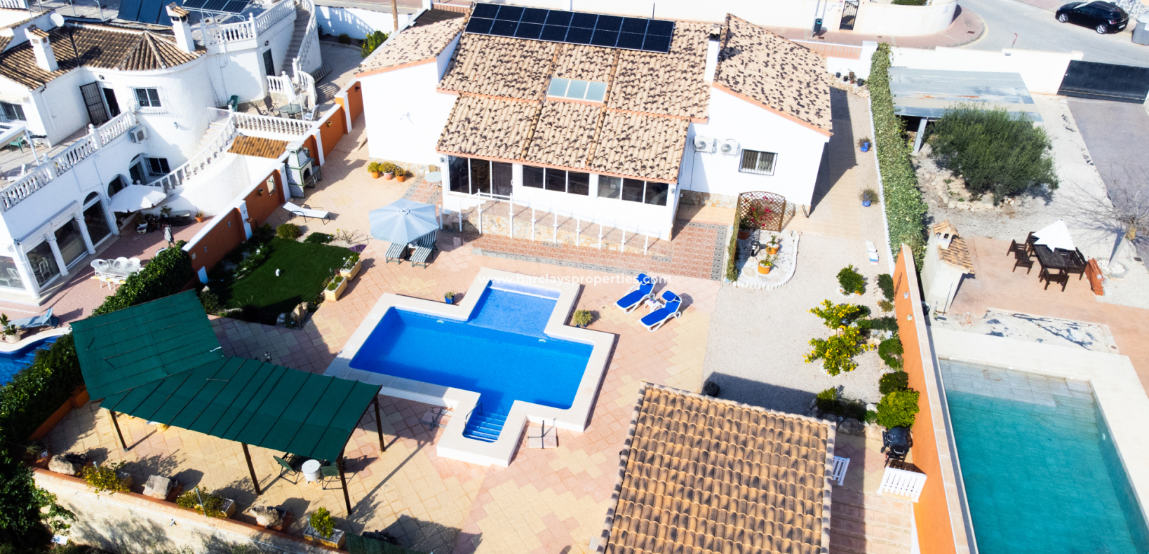Resale - Freistendhe Villa - Urb. La Marina