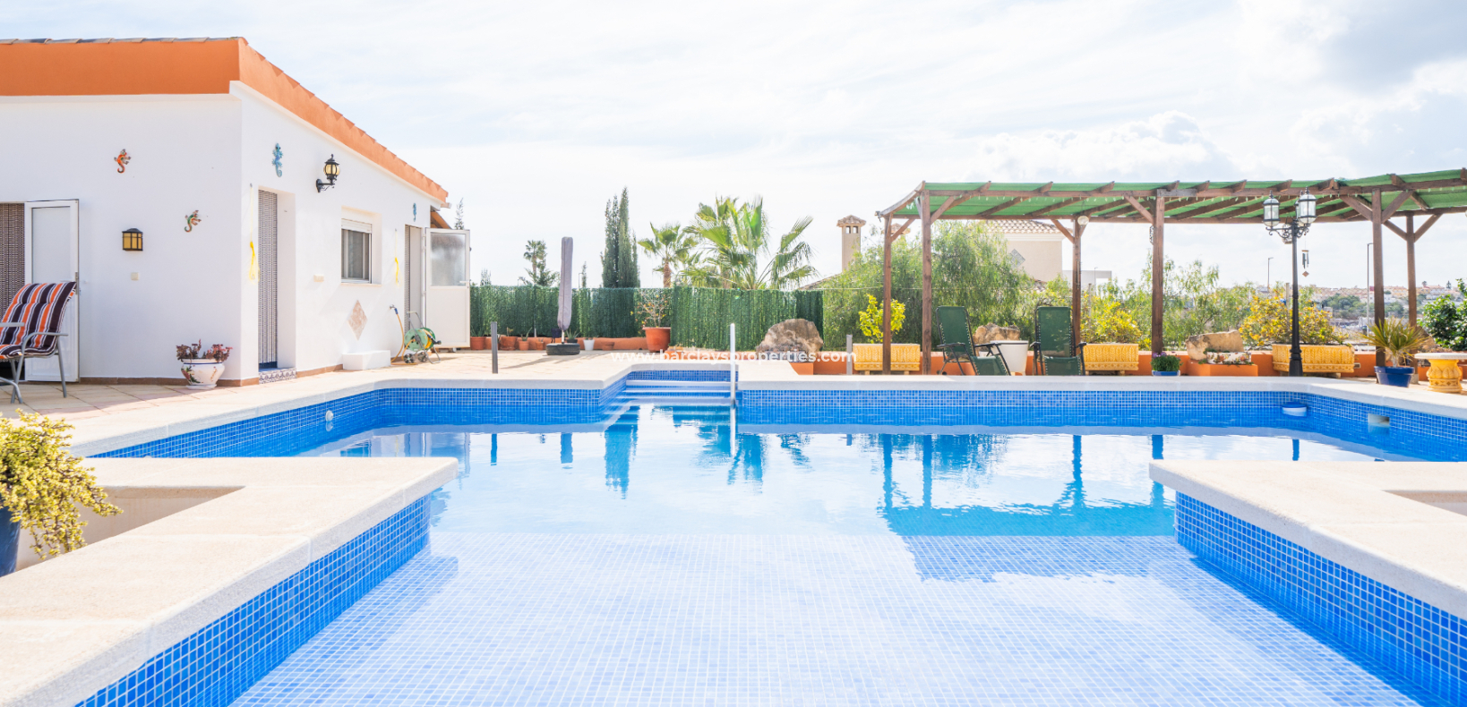 Resale - Freistendhe Villa - Urb. La Marina