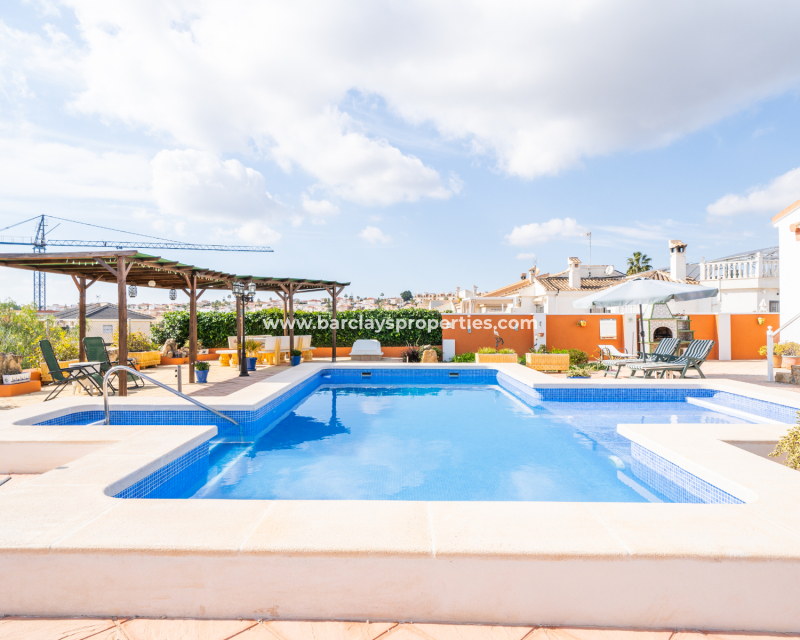 Resale - Freistendhe Villa - Urb. La Marina