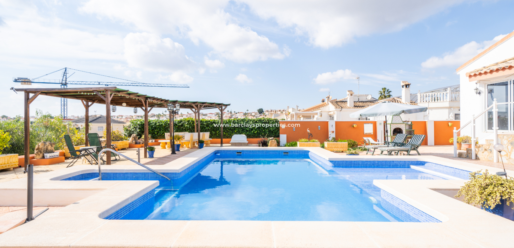 Resale - Freistendhe Villa - Urb. La Marina