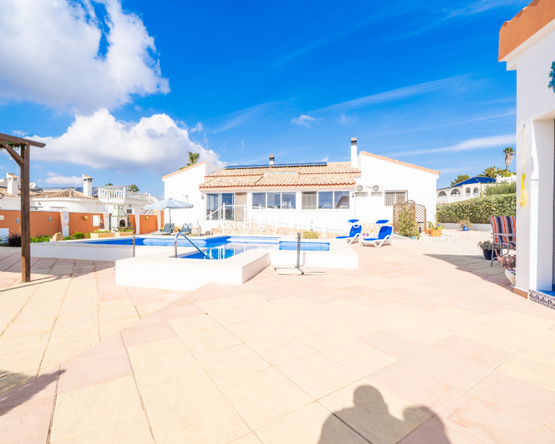 Resale - Freistendhe Villa - Urb. La Marina