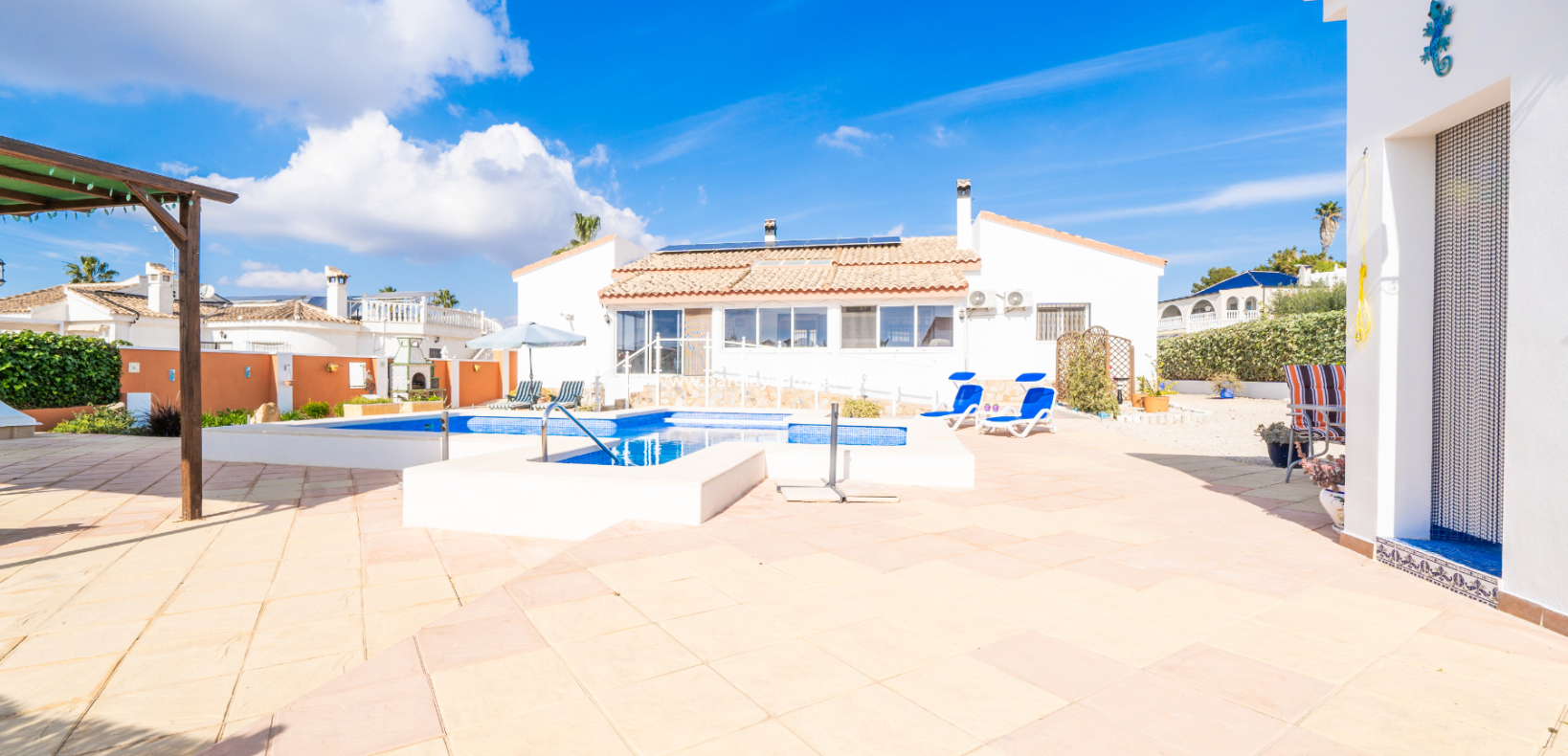 Resale - Freistendhe Villa - Urb. La Marina