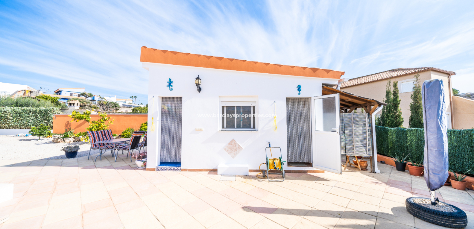 Resale - Freistendhe Villa - Urb. La Marina