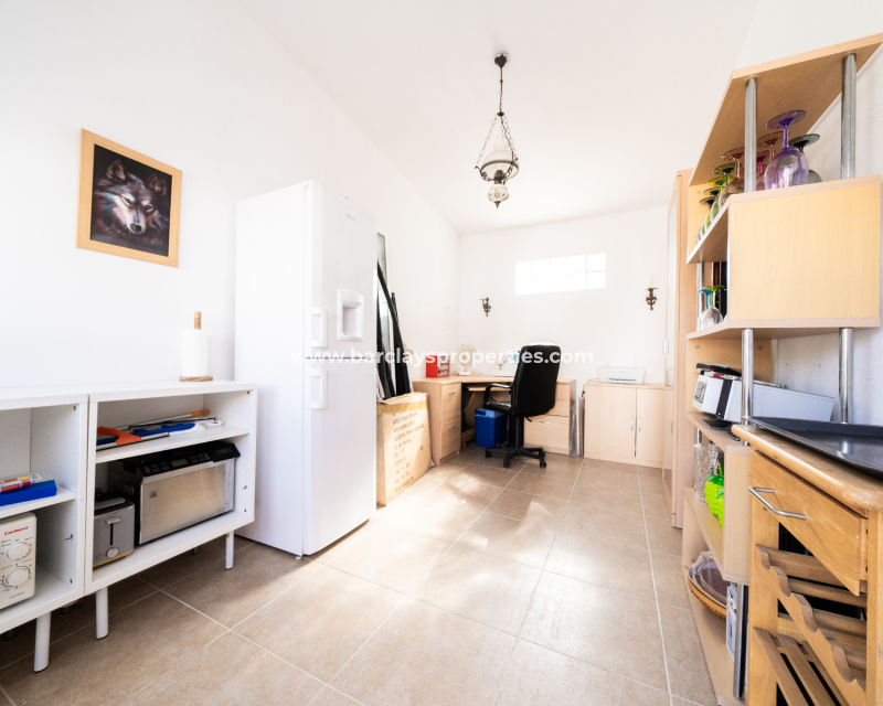 Resale - Freistendhe Villa - Urb. La Marina