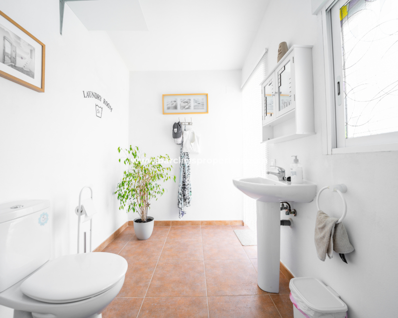 Resale - Freistendhe Villa - Urb. La Marina