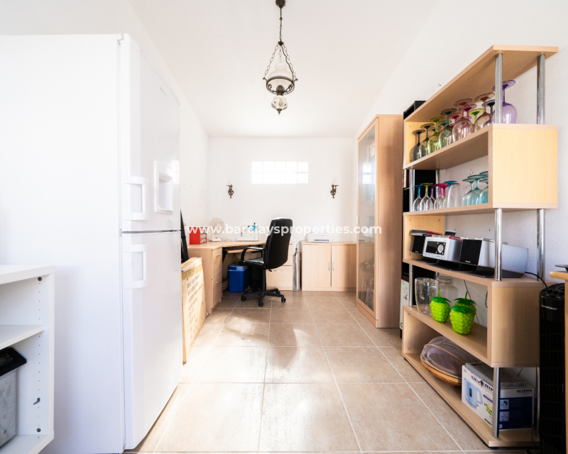 Resale - Freistendhe Villa - Urb. La Marina