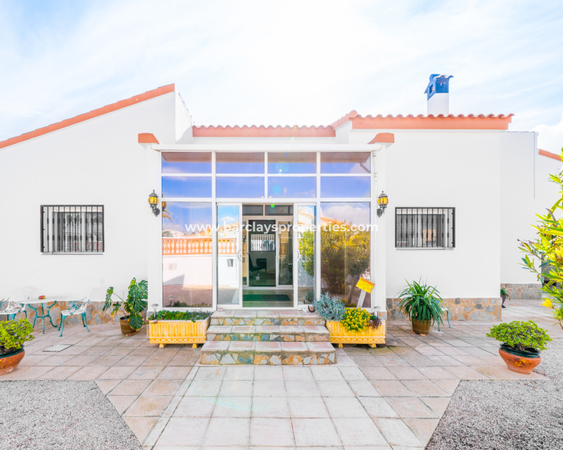 Resale - Freistendhe Villa - Urb. La Marina