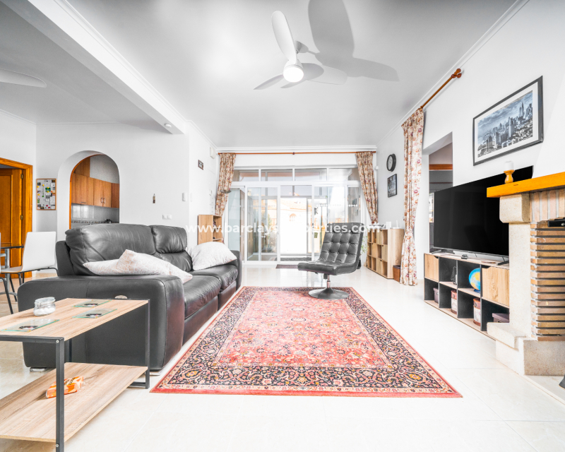 Resale - Freistendhe Villa - Urb. La Marina