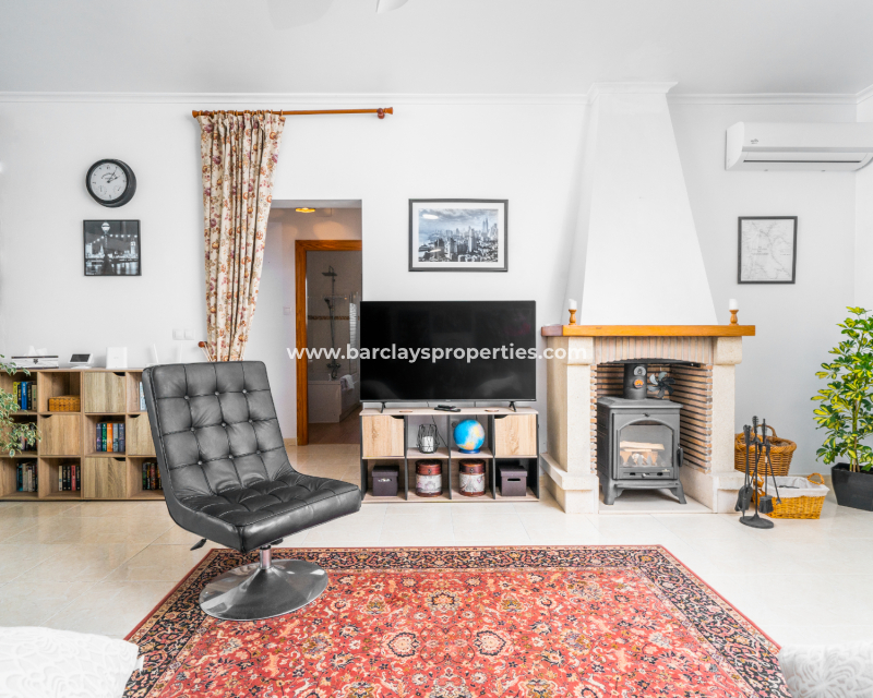 Resale - Freistendhe Villa - Urb. La Marina