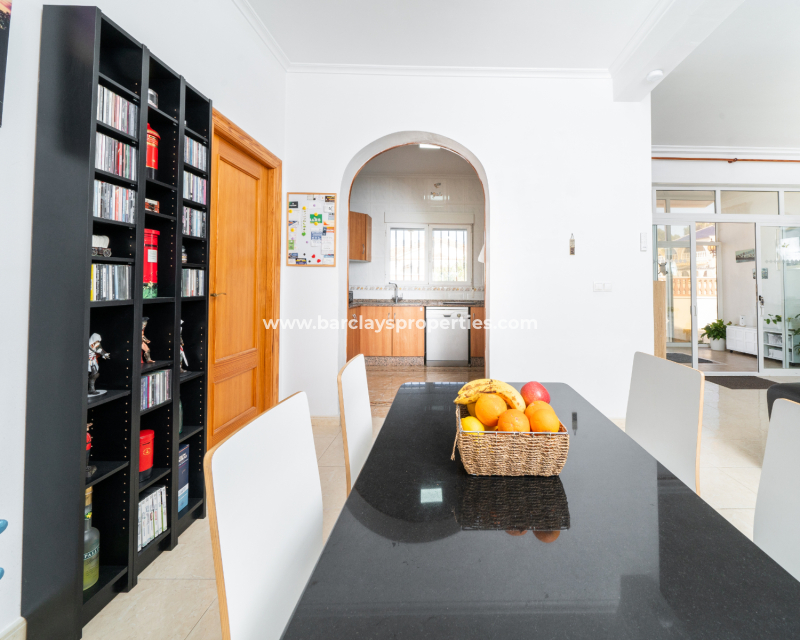 Resale - Freistendhe Villa - Urb. La Marina