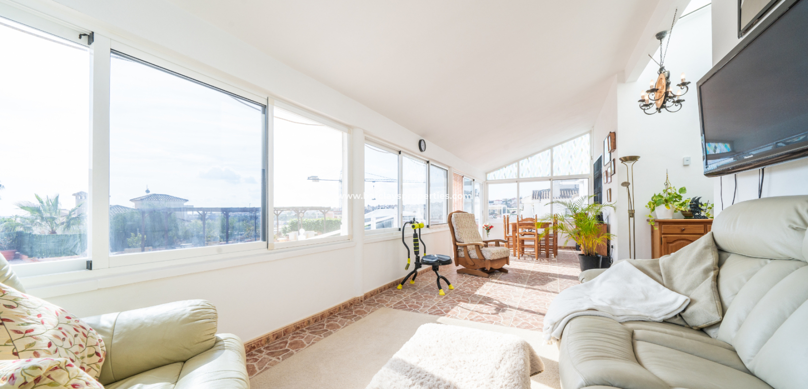 Resale - Freistendhe Villa - Urb. La Marina