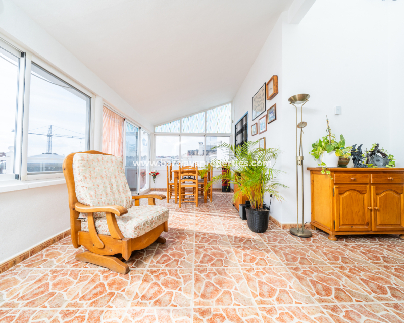 Resale - Freistendhe Villa - Urb. La Marina
