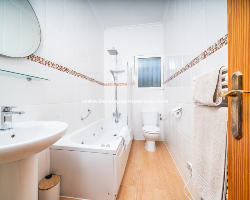 Resale - Freistendhe Villa - Urb. La Marina