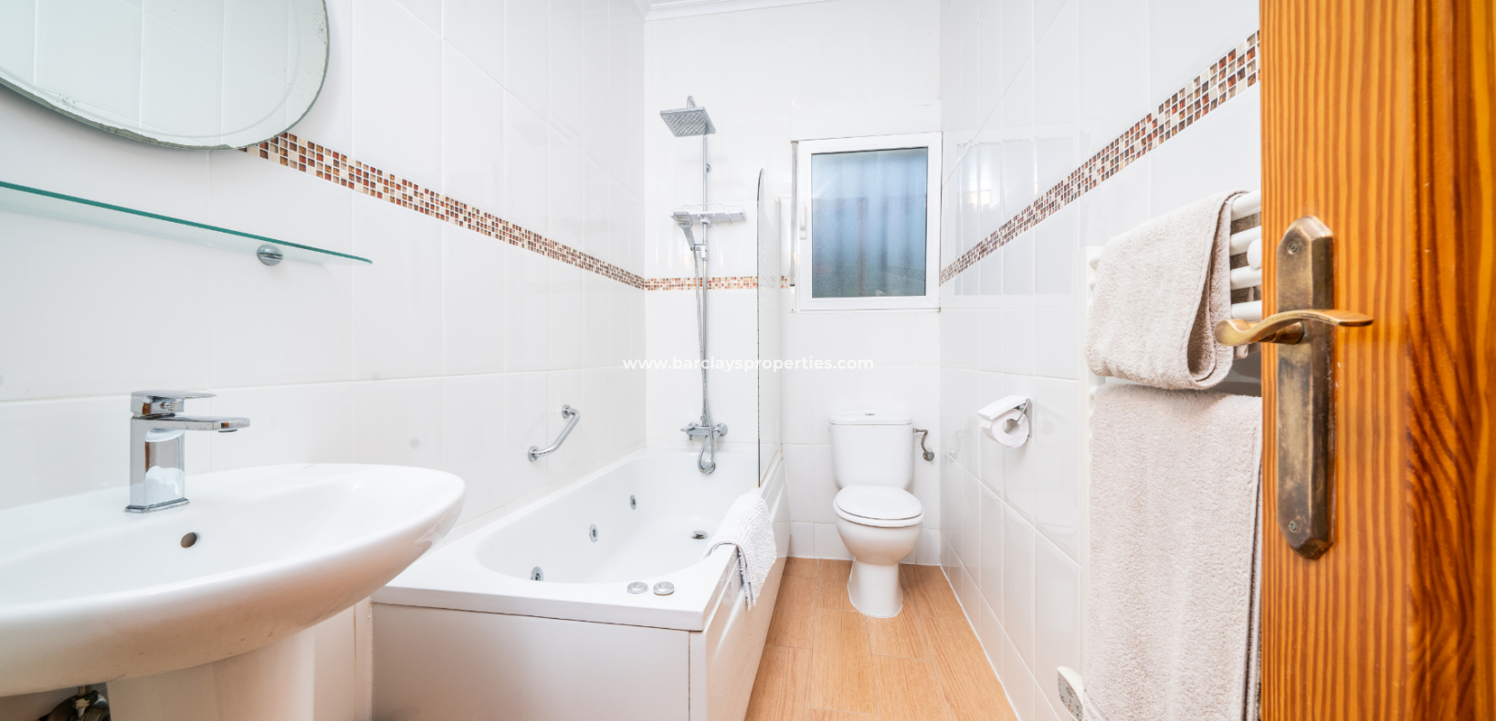 Resale - Freistendhe Villa - Urb. La Marina