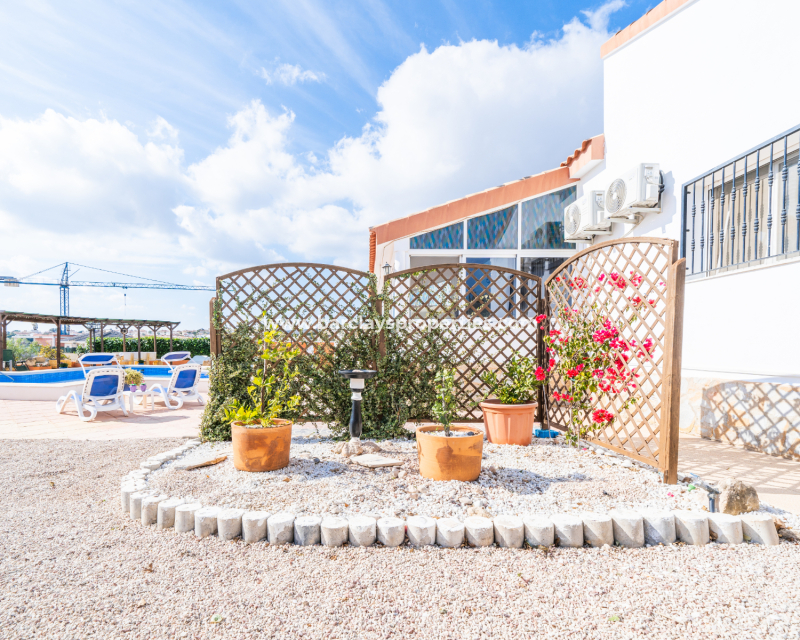 Resale - Freistendhe Villa - Urb. La Marina