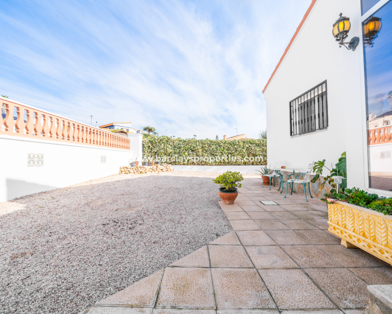 Resale - Freistendhe Villa - Urb. La Marina