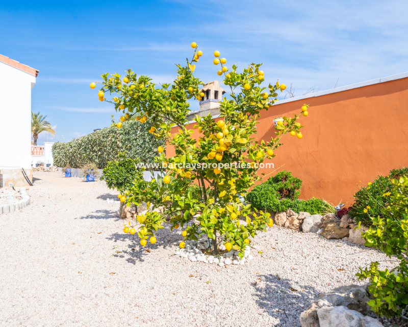 Resale - Freistendhe Villa - Urb. La Marina