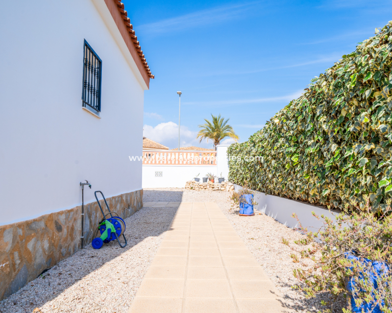 Resale - Freistendhe Villa - Urb. La Marina