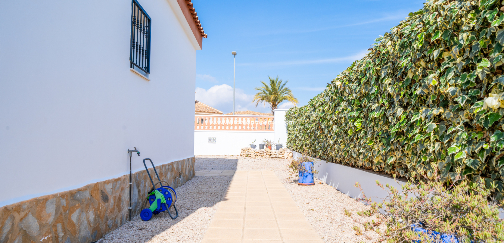 Resale - Freistendhe Villa - Urb. La Marina