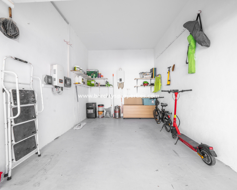 Resale - Freistendhe Villa - Urb. La Marina