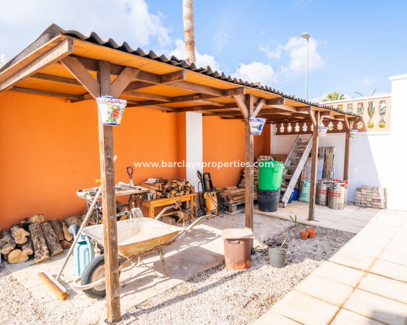 Resale - Freistendhe Villa - Urb. La Marina