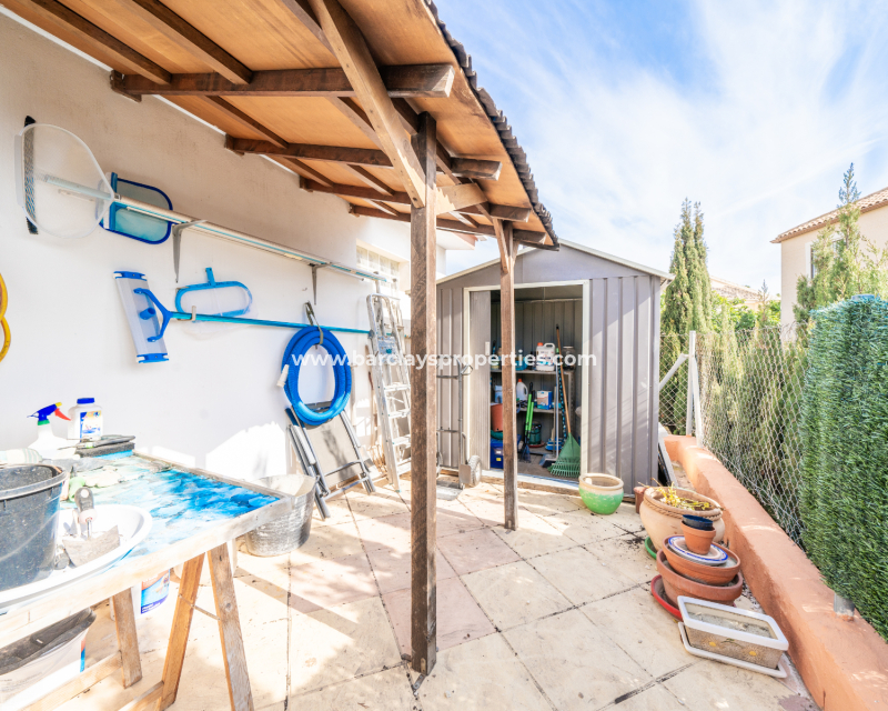 Resale - Freistendhe Villa - Urb. La Marina