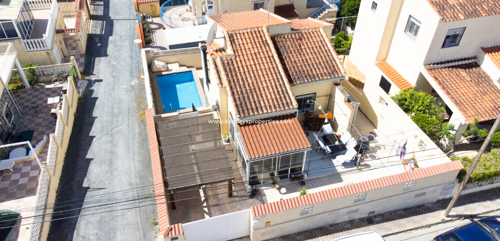 Resale - Freistendhe Villa - Urb. La Marina