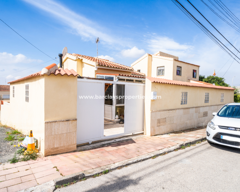 Resale - Freistendhe Villa - Urb. La Marina