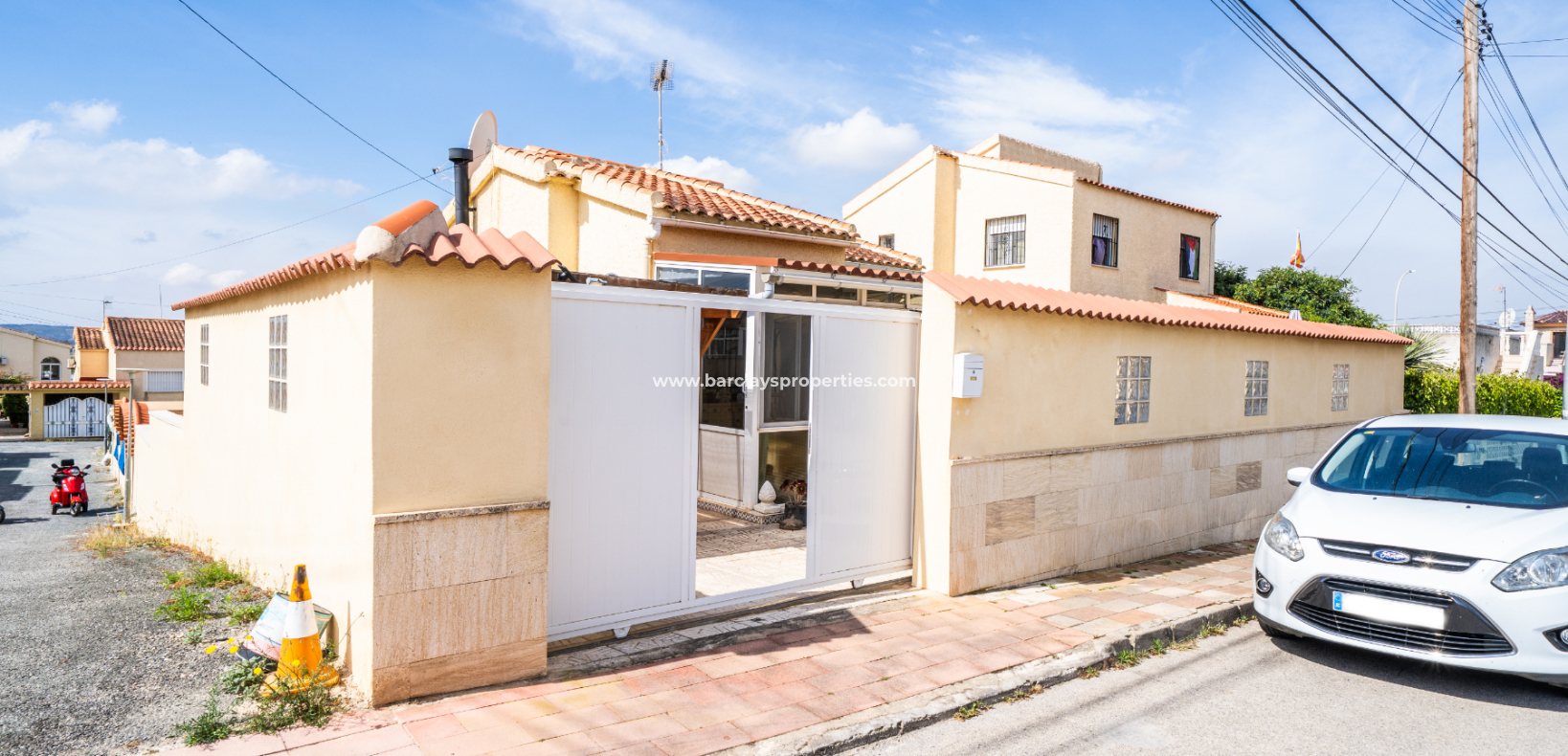 Resale - Freistendhe Villa - Urb. La Marina