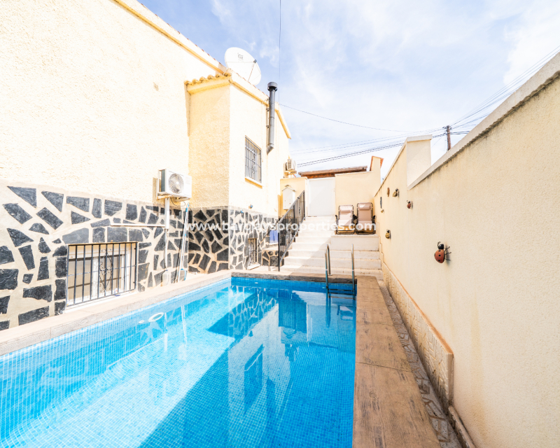 Resale - Freistendhe Villa - Urb. La Marina