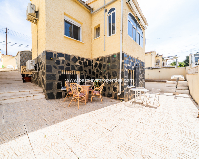 Resale - Freistendhe Villa - Urb. La Marina