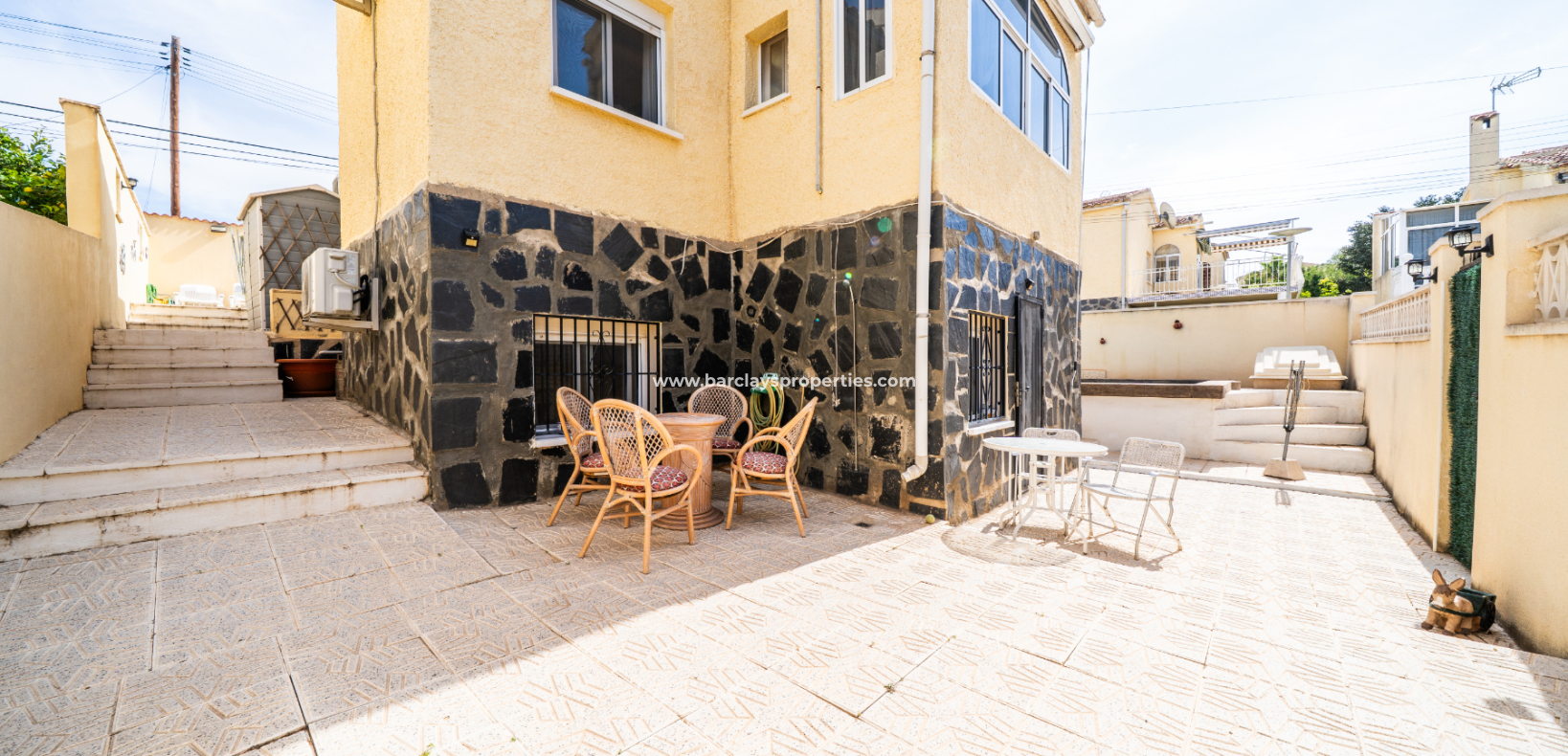 Resale - Freistendhe Villa - Urb. La Marina