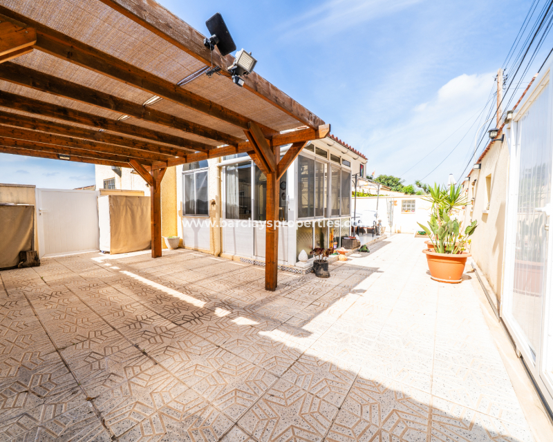 Resale - Freistendhe Villa - Urb. La Marina