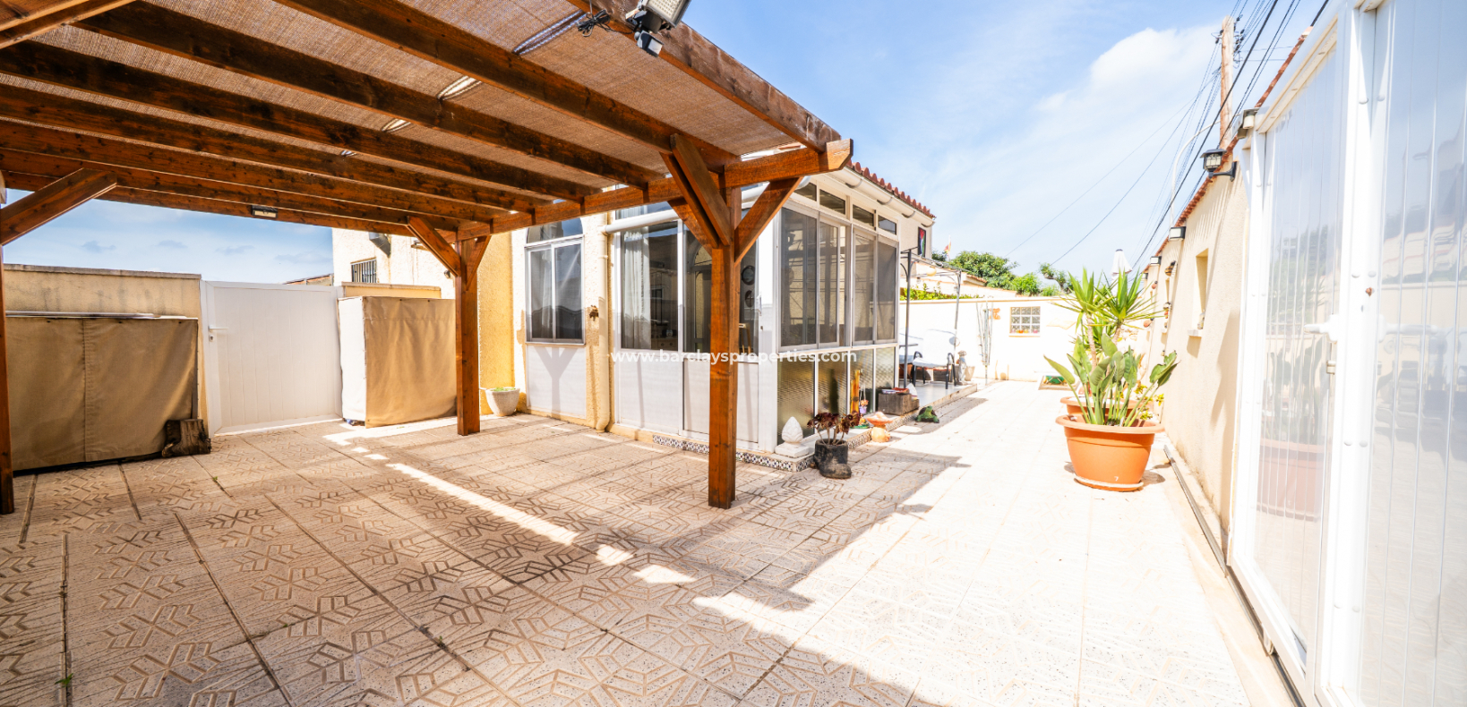 Resale - Freistendhe Villa - Urb. La Marina