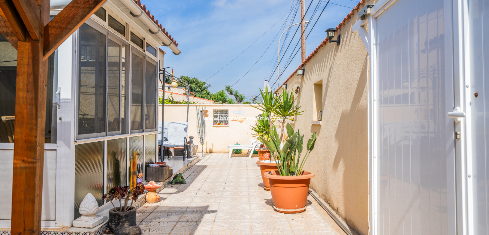 Resale - Freistendhe Villa - Urb. La Marina