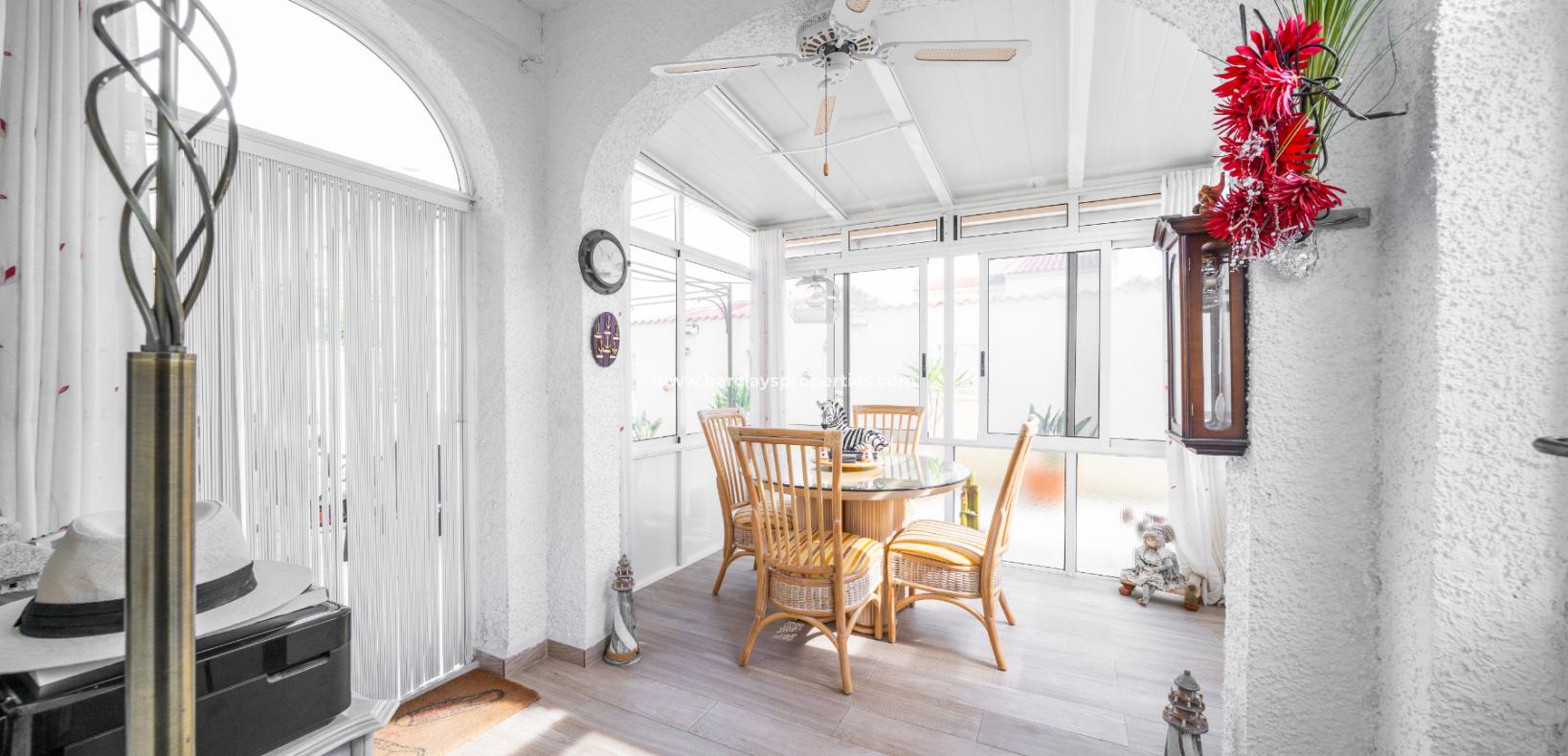 Resale - Freistendhe Villa - Urb. La Marina