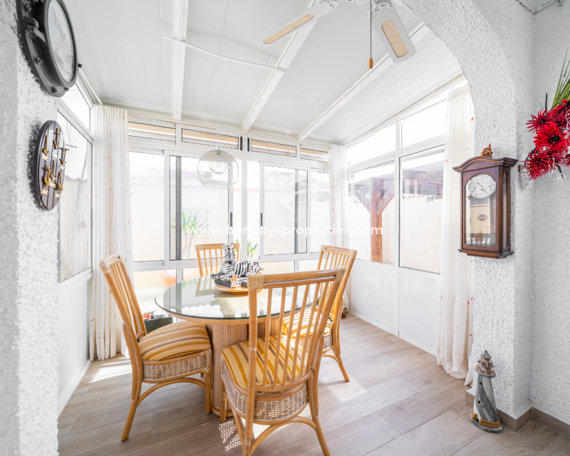 Resale - Freistendhe Villa - Urb. La Marina