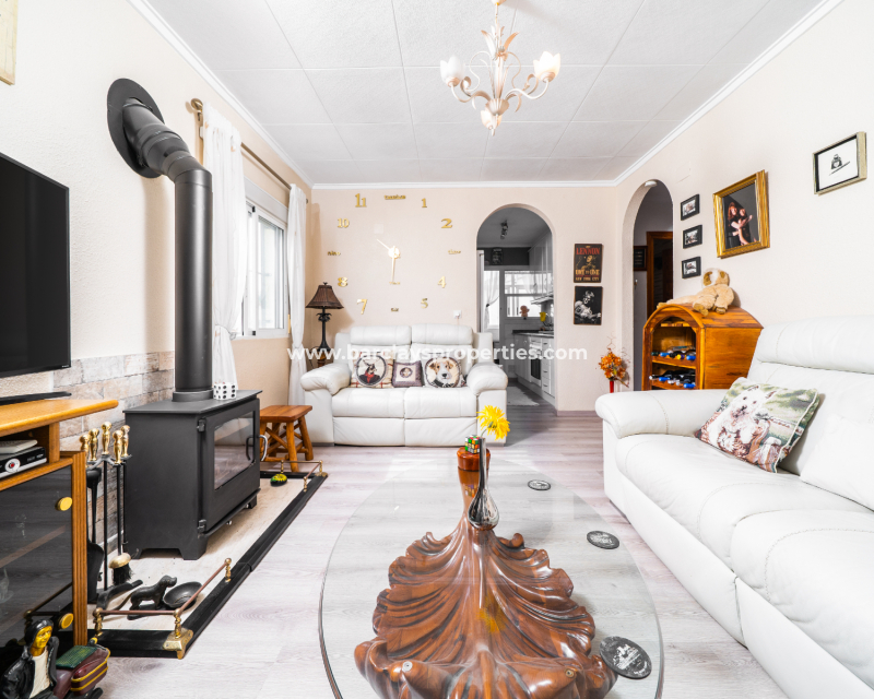 Resale - Freistendhe Villa - Urb. La Marina