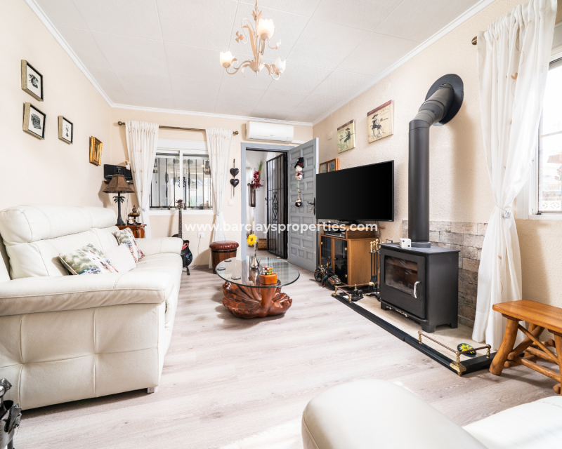 Resale - Freistendhe Villa - Urb. La Marina