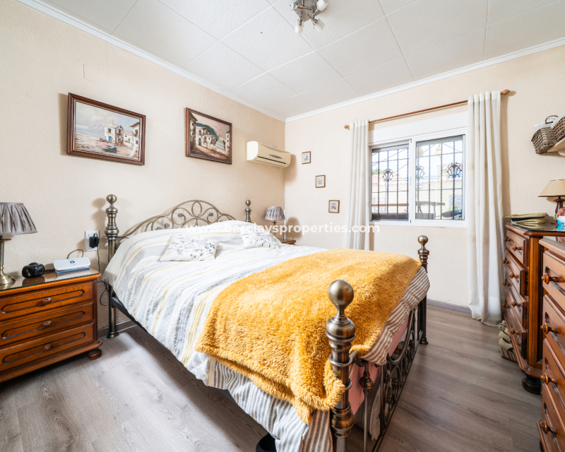 Resale - Freistendhe Villa - Urb. La Marina