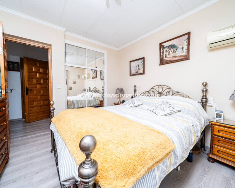 Resale - Freistendhe Villa - Urb. La Marina