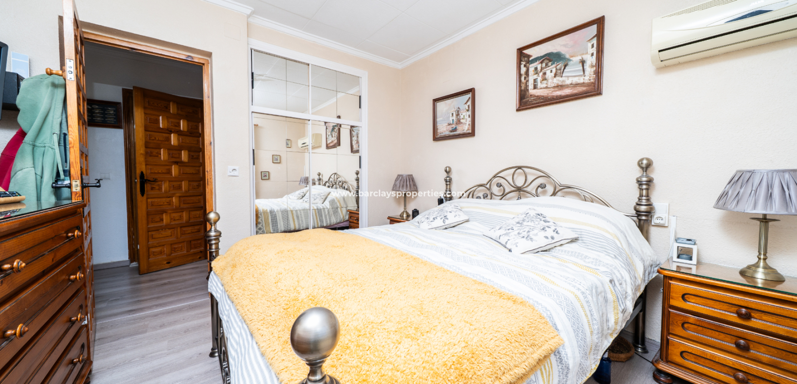 Resale - Freistendhe Villa - Urb. La Marina