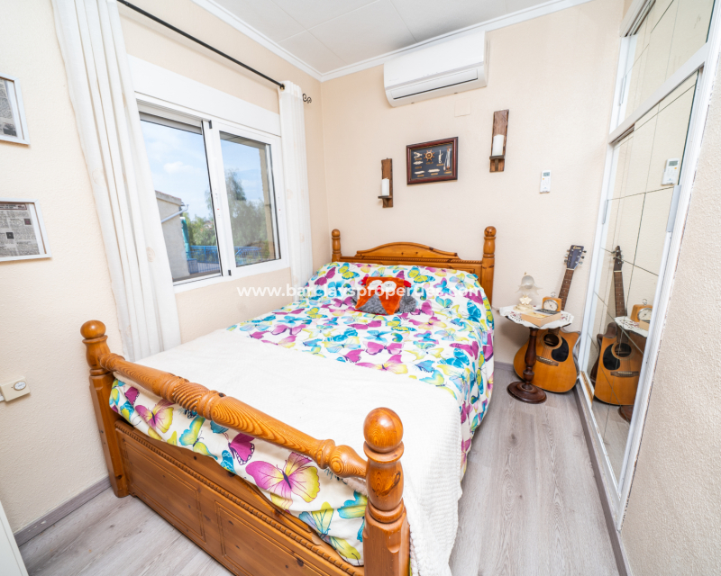 Resale - Freistendhe Villa - Urb. La Marina