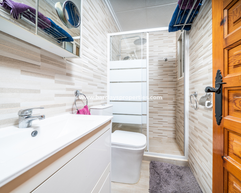 Resale - Freistendhe Villa - Urb. La Marina