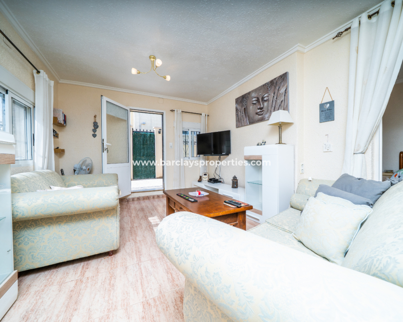 Resale - Freistendhe Villa - Urb. La Marina