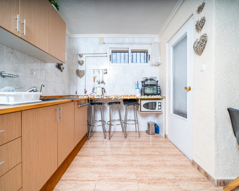 Resale - Freistendhe Villa - Urb. La Marina