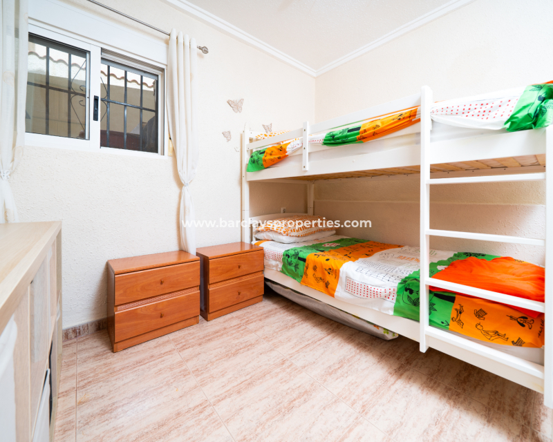 Resale - Freistendhe Villa - Urb. La Marina