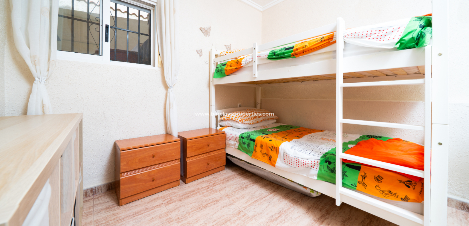 Resale - Freistendhe Villa - Urb. La Marina